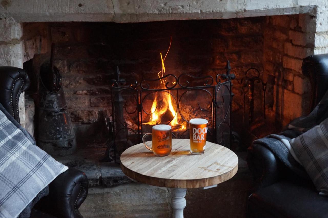 The Barge Inn Bradford-On-Avon Bagian luar foto