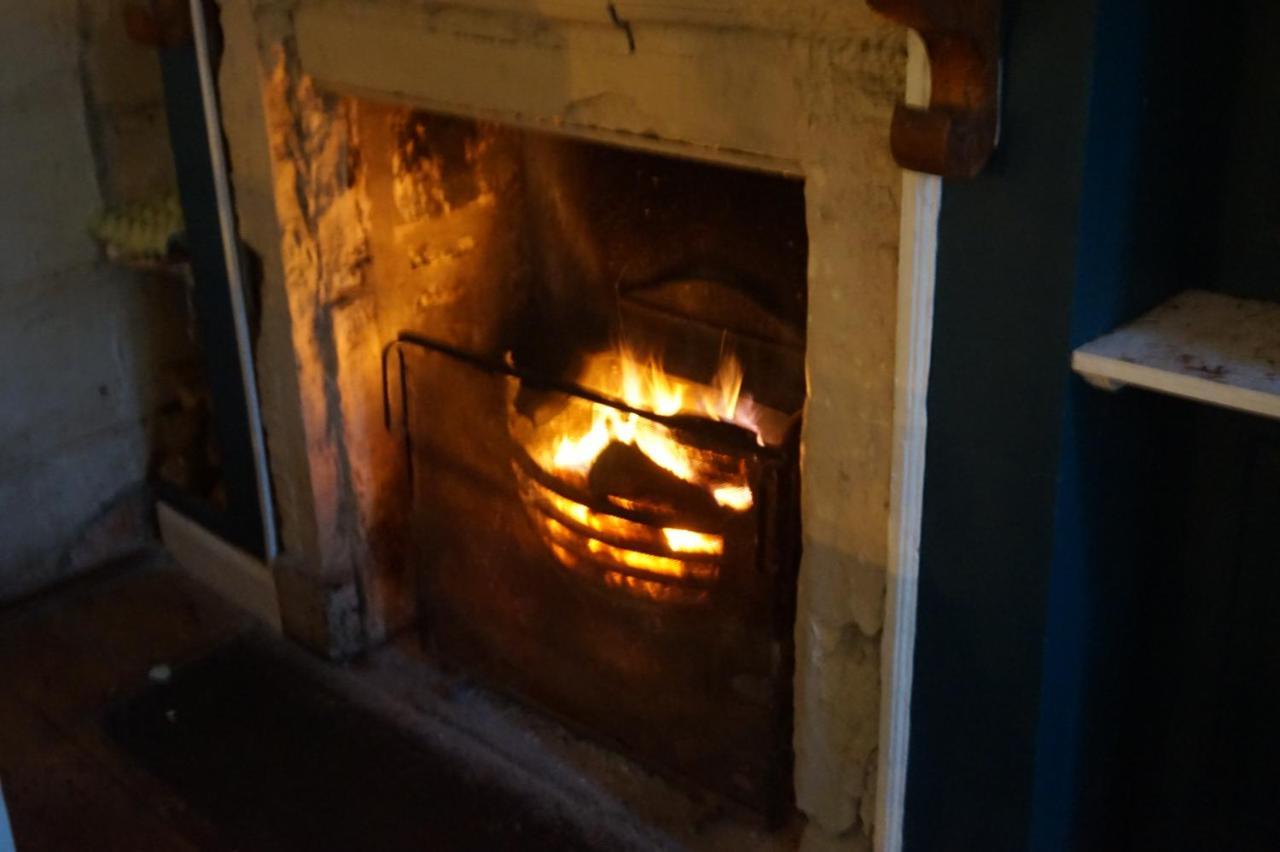 The Barge Inn Bradford-On-Avon Bagian luar foto