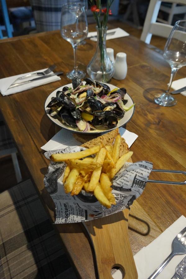 The Barge Inn Bradford-On-Avon Bagian luar foto