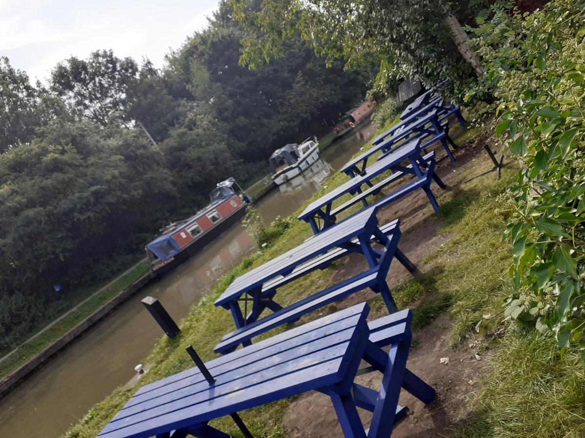 The Barge Inn Bradford-On-Avon Bagian luar foto