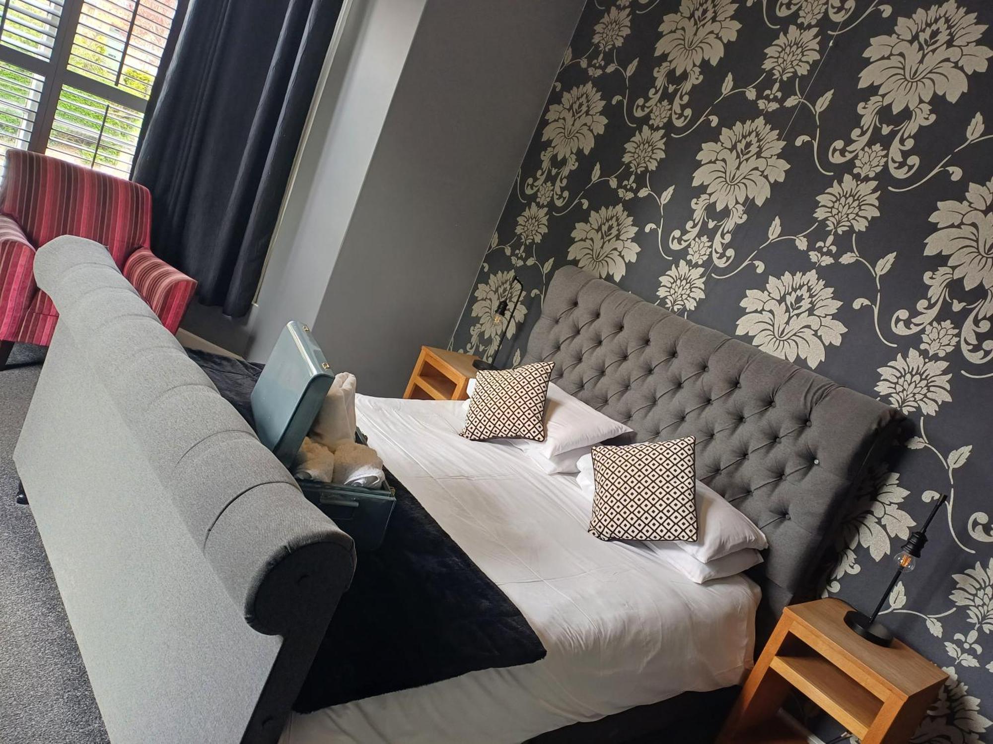 The Barge Inn Bradford-On-Avon Bagian luar foto